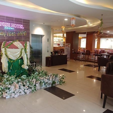 Manise Hotel Ambon Exterior foto