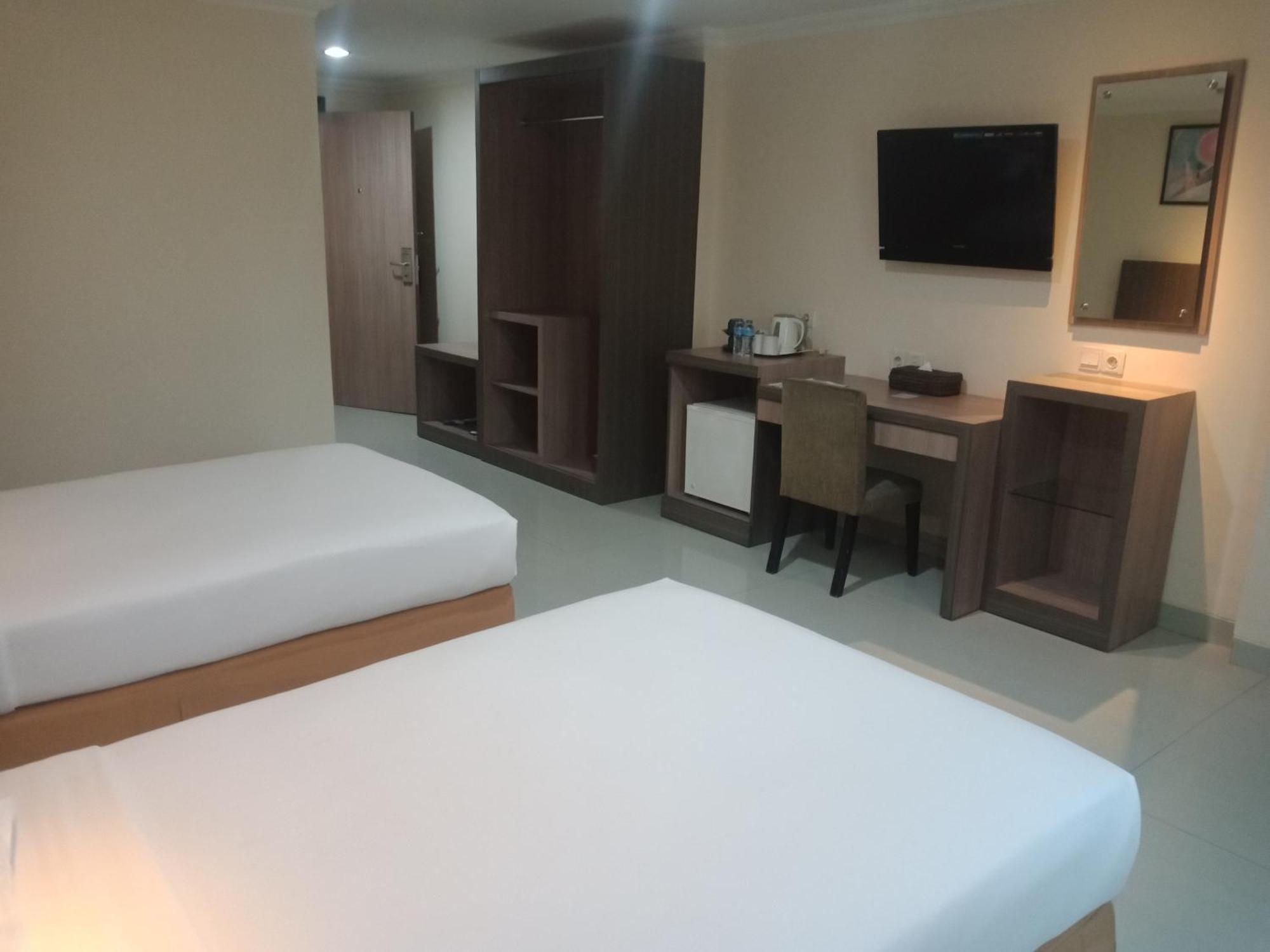 Manise Hotel Ambon Exterior foto