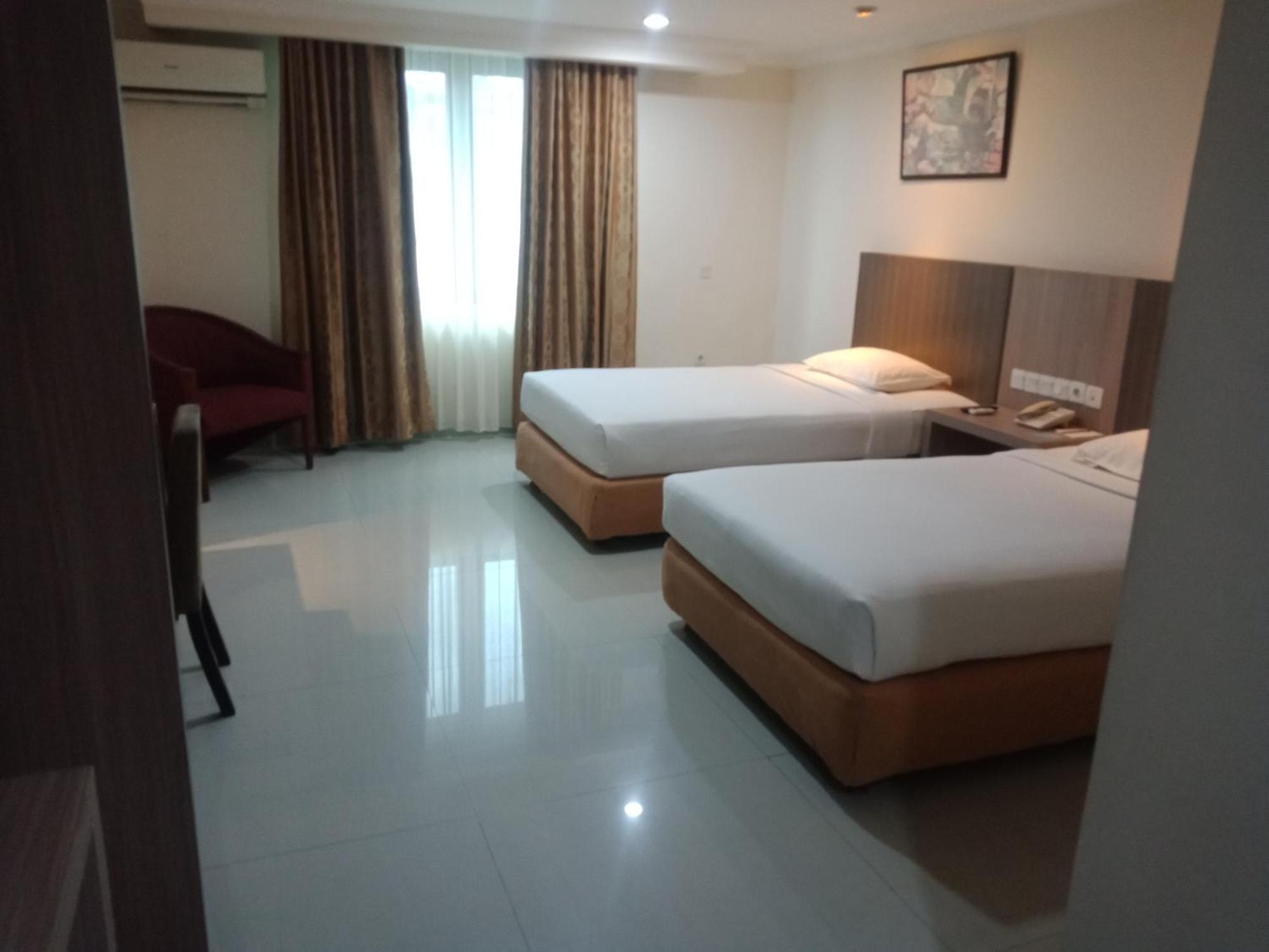 Manise Hotel Ambon Exterior foto