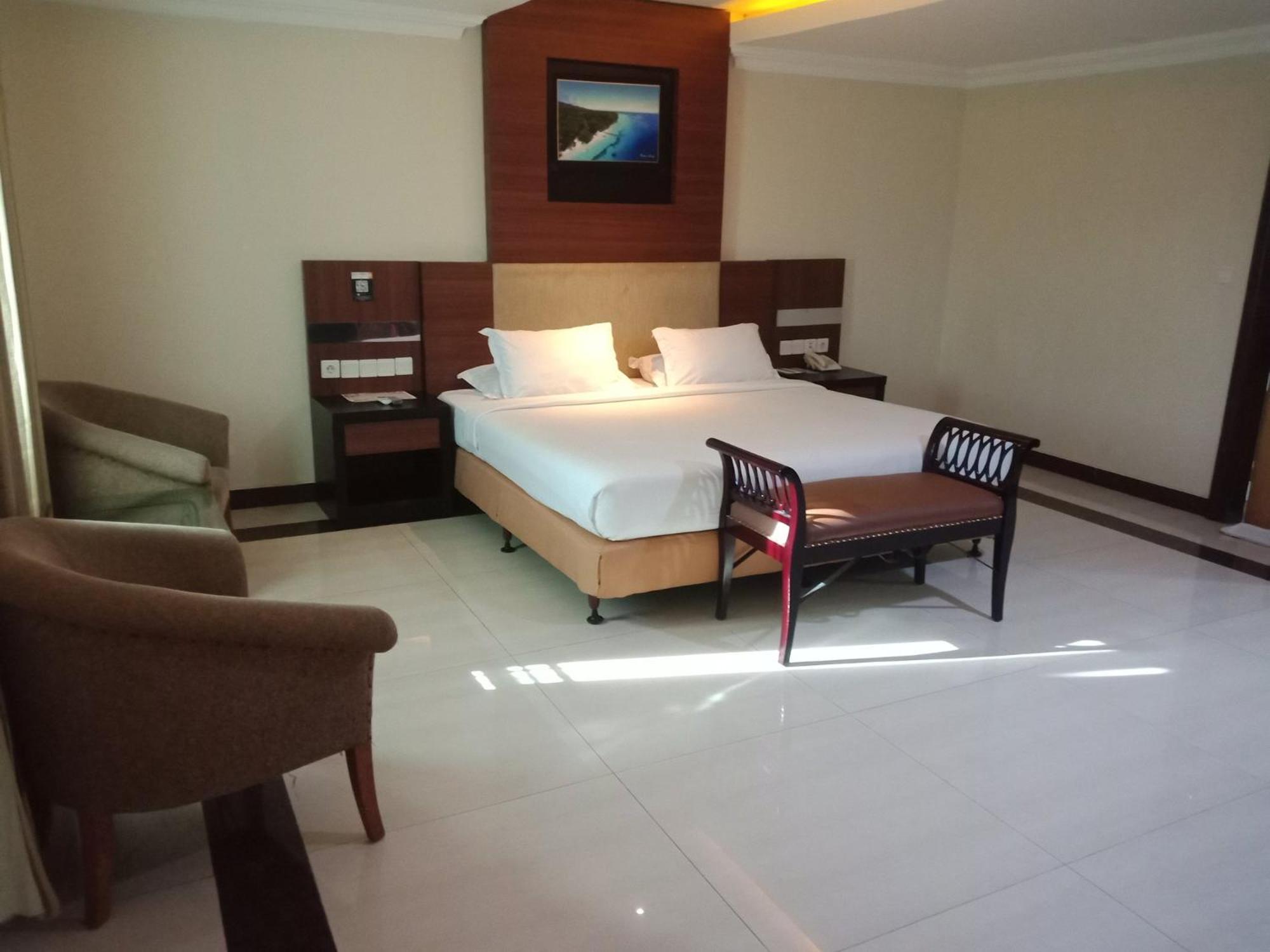 Manise Hotel Ambon Exterior foto