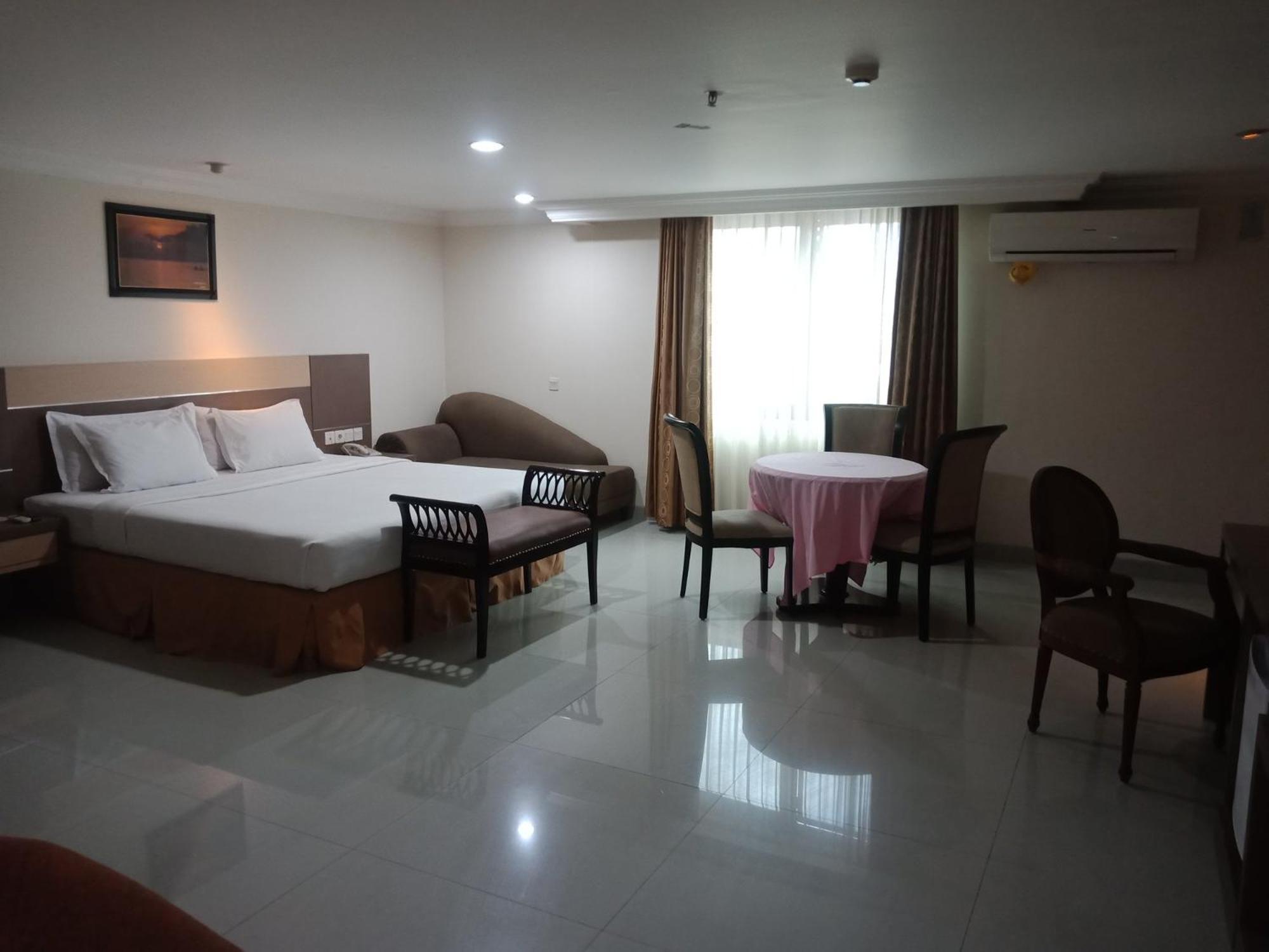 Manise Hotel Ambon Exterior foto