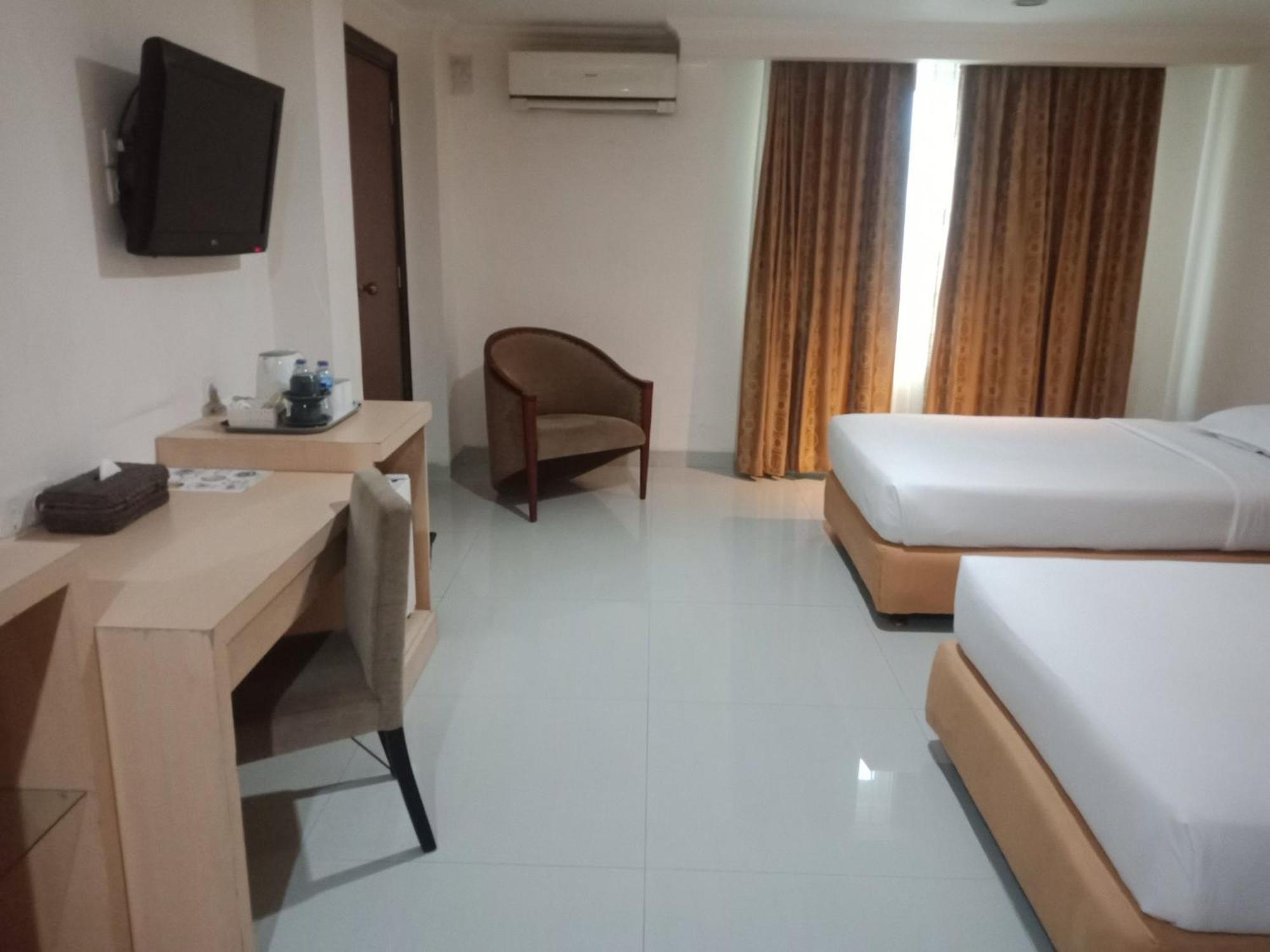Manise Hotel Ambon Exterior foto