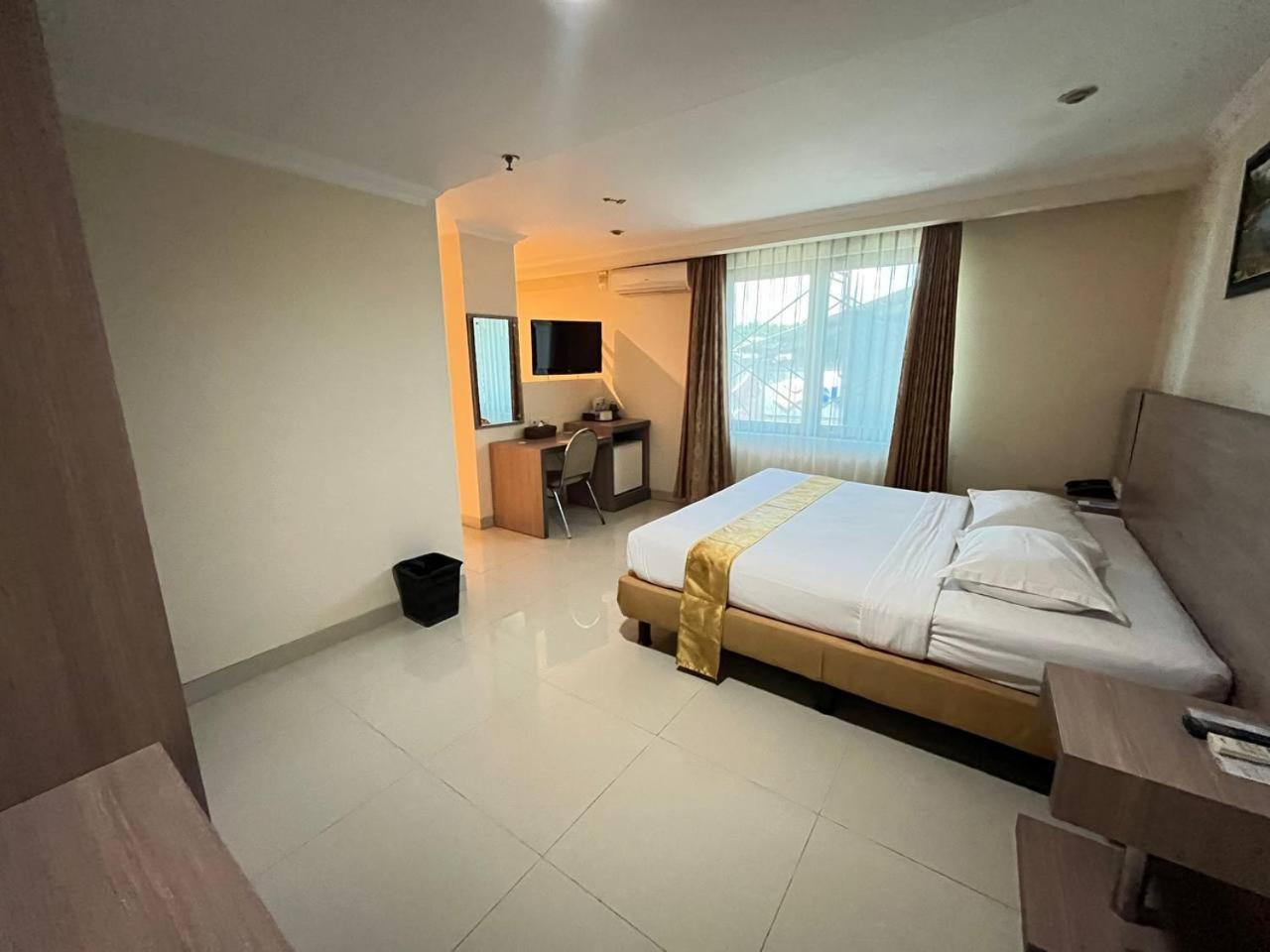 Manise Hotel Ambon Exterior foto