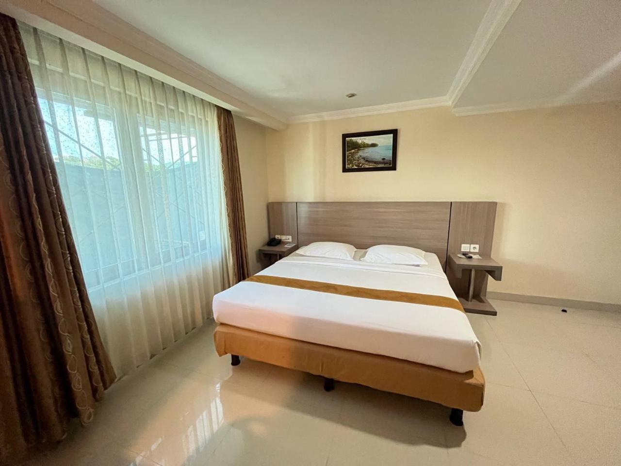 Manise Hotel Ambon Exterior foto
