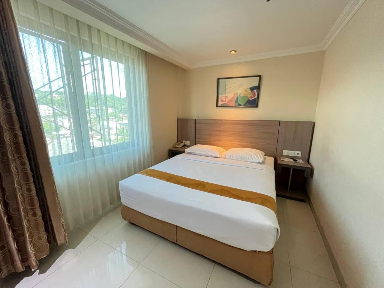 Manise Hotel Ambon Exterior foto